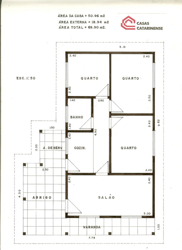 2 quartos, 1 banheiro, 1 cozinha, 1 sala, garagem e área de serviço.