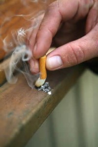 Apagando o cigarro