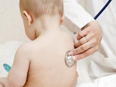 Bebê com bronquiolite