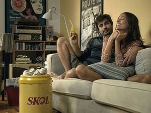 Cooler de cerveja com Controle Remoto . Cooler sendo utilizado