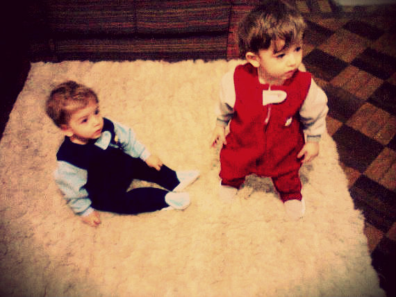 Peso, altura e desenvolvimento de uma criança com um ano e três meses.