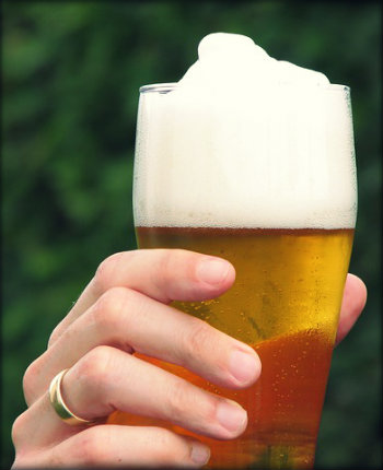 O que a ingestão de cerveja faz no corpo?