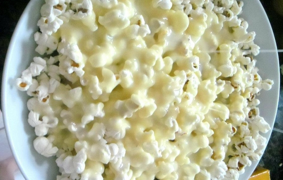 Pipoca com leite condensado