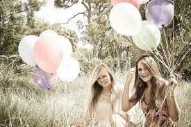 Amigas com Balão Amigas verdadeiras