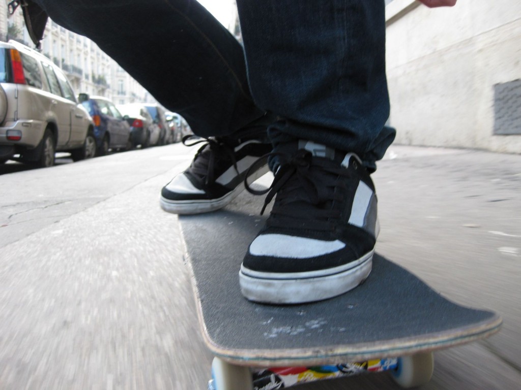 Tênis para andar de patinas, demostração